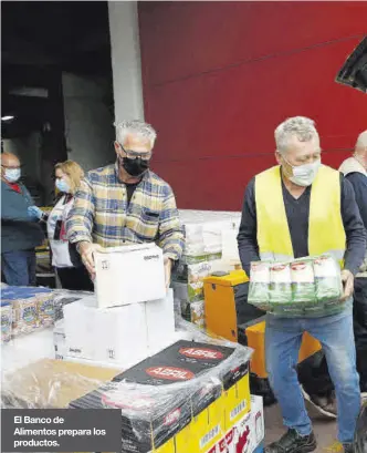  ??  ?? El Banco de Alimentos prepara los productos.