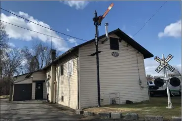  ?? TANIA BARRICKLO — DAILY FREEMAN ?? The Kingston Model Railroad Club is housed in this building behind the YMCA in Midtown Kingston, N.Y.