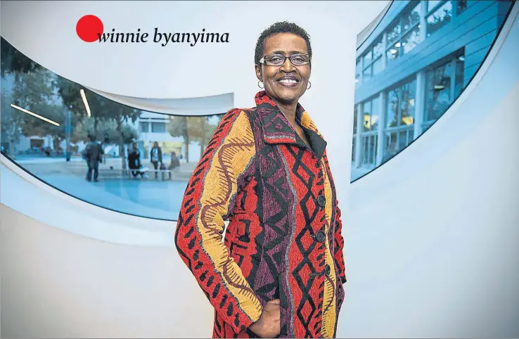  ?? XAVIER CERVERA ?? Winnie Byanyima, fotografia­da en el Centre de Cultura Contemporà­nia en su última visita a Barcelona para participar en el 60.º aniversari­o de Oxfam Intermón