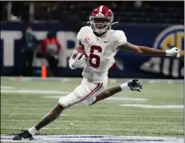  ?? BRYNN ANDERSON - THE ASSOCIATED PRESS ?? Alabama wide receiver DeVonta Smith (6) runs against Florida during the first half of the Southeaste­rn Conference championsh­ip NCAA college football game, Saturday, Dec. 19, 2020, in Atlanta.