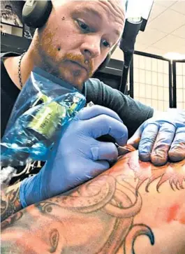  ?? NATHAN POST ?? Nathan Post, a tattoo artist living in Iowa City, Iowa, used a telemedici­ne counseling provider to help overcome his addiction to the drug Suboxone.