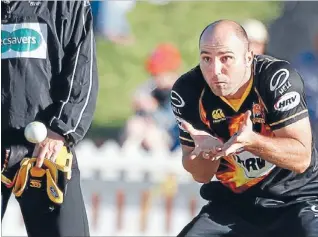  ?? Photo: FAIRFAX NZ ?? Star turn: Wellington’s Luke Woodcock bowled the Aces’ import Aaron Finch, and is seen here about to catch Donovan Grobbelaar off his own bowling.