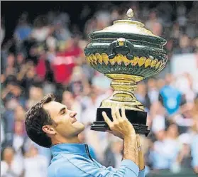  ?? FOTO: EFE ?? Roger Federer, noveno título en la hierba de Halle. Arrolló a Alexander Zverev