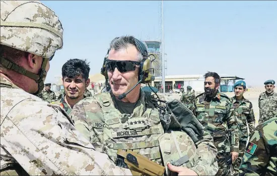  ?? REUTERS STAFF / REUTERS ?? El general John Nicholson, jefe de las tropas de EE.UU. en Afganistán, en una base de la provincia de Helmand el pasado abril