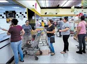  ?? Los Angeles Times/GINA FERAZZI ?? People line up to purchase masa at Amapola Market in November in Downey, Calif., where last year customers demanded refunds after bad masa ruined their tamales.