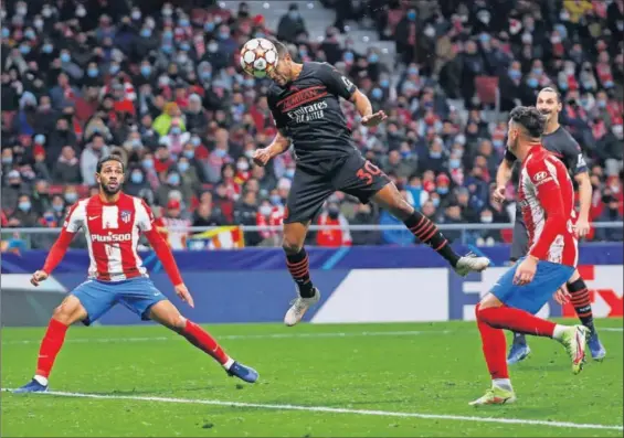  ?? / JUAN MEDINA (REUTERS) ?? Gol de cabeza de Junior Messias ante el Atlético.