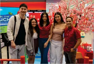  ?? ?? (From left) Watsons Philippine­s marketing manager Patrick Yu, assistant marketing manager Stefh Medina, Y.O.U representa­tive Abby Marcelino, Ponds representa­tive Dennise Chua and senior marketing manager Dharell Fontanilla