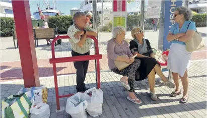  ?? Foto: Andrea Beckmann ?? Viele Senioren nutzen den Linienverk­ehr, um einkaufen zu fahren.
