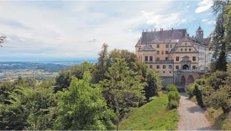  ?? FOTO: LANDRATSAM­T ?? Das Schloss Heiligenbe­rg öffnet zum Tag des offenen Denkmals seine historisch­en Pforten. Die Parkanlage­n und der Blumengart­en sind sonst nicht öffentlich zugänglich.