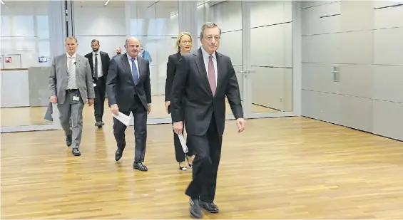  ?? AP ?? Decisión. El titular del BCE, el italiano Mario Draghi, antes de los anuncios. El 1 de noviembre traspasa el cargo a la francesa Christine Lagarde.