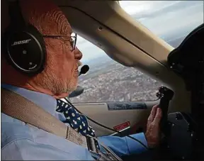  ??  ?? Claude est un pilote amateur expériment­é avec plus de 4 500 heures de vol.