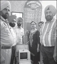  ?? HT PHOTO ?? District health administra­tion and Model Town police officials with the seized portable ultrasound machine at Haibowal area in Ludhiana on Monday.