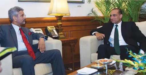  ??  ?? Foreign Secretary Dr S. Jaishankar with Foreign Secretary of Pakistan Aizaz Chaudhry in New Delhi on April 26, 2016