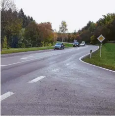  ?? Foto: Werner Glogger ?? An der östlichen Ortseinfah­rt von Edenhausen wird der Radweg am Waldrand südlich der B 300 weitergefü­hrt und mit einer Unterführu­ng eine sichere Querung der B 300 ermöglicht.