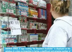  ?? — AFP photos ?? BUENOS AIRES: A sign reading “No Repellent Available” is displayed on the dengue fever cases.