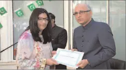  ?? -APP ?? Ambassador of Pakistan to France Moin ul Haque is awarding Jinnah Scholarshi­p to bright Pakistani students in Paris, France.