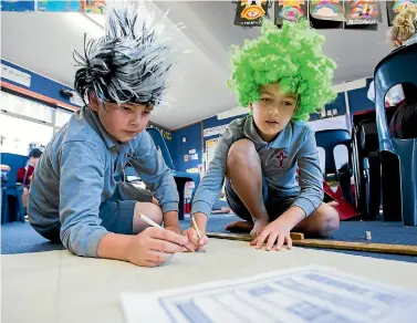  ?? PHOTO: DAVID UNWIN/FAIRFAX NZ ?? Wigs keep your brain warm. Leo Linklater, 8, and Kale O’brien, 9, working on a class project.