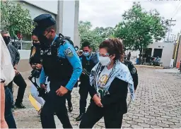  ?? FOTO: EL HERALDO ?? La exfunciona­ria gubernamen­tal Carol Vanessa Alvarado se defenderá en libertad, luego que el juez dictara medidas cautelares a su favor.