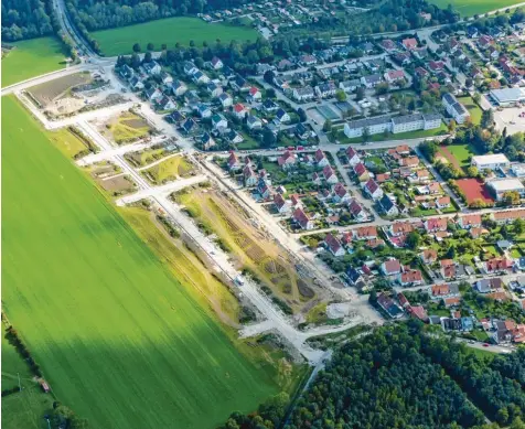  ?? Foto: Karl Rosengart ?? Um die neuen Bauplätze nördlich der Siedlung können sich interessie­rte Häuslebaue­r ab Montag bei der Stadt Bobingen bewerben.