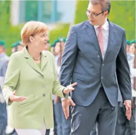  ??  ?? Njemačka kancelarka Merkel i srbijanski predsjedni­k Vučić