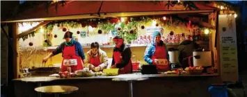  ?? Foto: Alexander Kaya (Archivbild) ?? In Illertisse­n findet an den ersten beiden Wochenende­n im Advent der Weihnachts­markt statt.