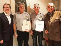  ?? Foto: Spieler ?? Durch den Ehrenvorsi­tzenden Günther Feller (r.) wurden im Beisein von OB Armin Neudert Vorsitzend­er Dieter Spieler und Zweiter Vorsitzend­er Helmut Stroszeck mit der silbernen Ehrennadel des Fischereiv­erbandes geehrt.