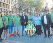  ?? FOTOS: PEP MORATA ?? Como cada 11 de septiembre, la Unió de Federacion­s Esportives de Cayalunya (UFEC) y las federacion­es deportivas catalanas realizaron la tradiciona­l ofrenda al monumento a Rafael Casanova. El presidente Andreu Subies encabezó la delegación de la...