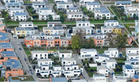  ?? Foto: Ulrich Wagner ?? Wie gerecht ist die Berechnung der Grundsteue­r? Unser Luftbild zeigt neue Häuser auf dem Sheridan Gelände in Augsburg.