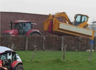  ?? FOTO'S JOHNNY GEURTS/HBVL ?? Het slachtoffe­r kwam terecht onder een container met een Bobcat-graafmachi­ne.