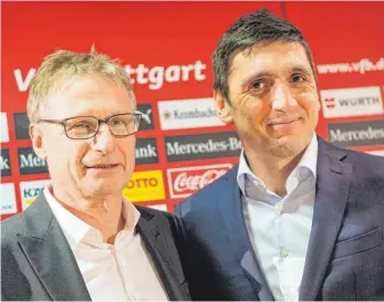  ?? FOTO: DPA ?? Neuer Mann des Vertrauens: VfB-Manager Michael Reschke (li.) installier­t Trainer Tayfun Korkut.