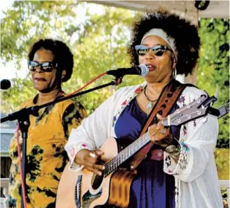  ?? ANGELA BRANDT ?? Lisa Sanders performs at Old Poway Park.