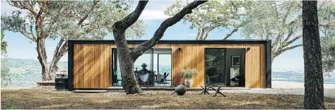  ?? JOE FLETCHER/THE ASSOCIATED PRESS ?? This 1,600-square-foot modular residence designed and built by Connect Homes looks over the Sonoma Valley.