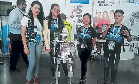  ?? FOTOS: COMITÉ DE FÍSICA ?? Los alumnos hondureños representa­ron dignamente al país en Costa Rica, sede de la competenci­a mundial de robótica 2017.