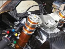  ??  ?? Las suspension­es de las Moto2 de Kalex están confiadas en su gran mayoría a Öhlins, que ofrece un material similar al utilizado en el Mundial de Superbike, sin materiales exóticos.