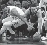  ?? The Philadelph­ia Daily NEWS/TNS ?? Sixers’ Mike Scott chases after a ball with Golden State’s Steph Curry during Saturday’s game at the Wells Fargo Center in Philadelph­ia.