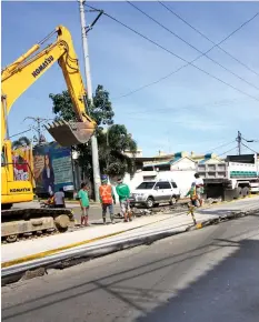  ?? FILE PHOTO ?? DPWH-7 plans to use quick-drying but expensive cement for faster road repairs.