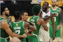  ?? SHAE HAMMOND — BAY AREA NEWS GROUP ?? The Warriors’ Draymond Green argues with the Celtics’ Jaylen Brown (7) and Marcus Smart in the second quarter of Game 2of the NBA Finals on Sunday.