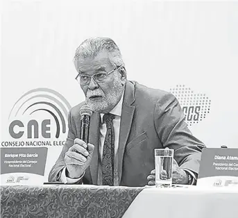  ?? ?? El consejero Enrique Pita durante una rueda de prensa del CNE, en Quito.
