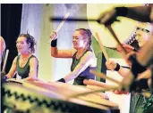  ?? RP-FOTO: TEPH ?? Die Schüler der Düsseldorf­er Taiko-Akademie ließen in Erkrath keinen Zweifel daran, dass sie auf dem Weg zur Meistersch­aft sind.