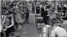 ??  ?? Interior de una fábrica de Continenta­l en 1935.