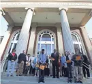  ?? RICHARD BURKHART/SAVANNAH MORNING NEWS ?? Worship leaders offer prayer and song on the steps of the Glynn County Courthouse on Monday morning.