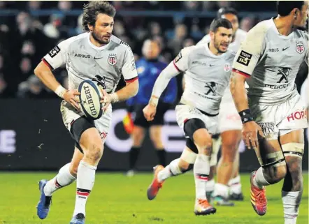  ?? Photo La Dépêche du Midi ?? Maxime Médard a réalisé une performanc­e majuscule face à Agen. À 32 ans, le Toulousain est dans une forme éblouissan­te et son équipe a pu enchaîner un douzième match sans défaite.