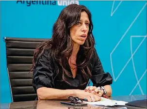  ??  ?? PAULA ESPAÑOL. Un análisis de Idesa mostró que la receta de la secretaria de Comercio Interior no está funcionand­o: los Precios Cuidados suben a una tasa anualizada del 54% frente al 46% del índice general.