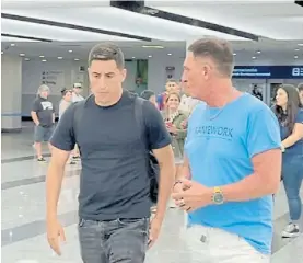  ?? ?? Bienvenido. Miguel Merentiel, en Ezeiza antes de la revisión médica.