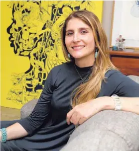  ?? GRACIELA SOLÍS ?? Elizabeth Argüello, una especialis­ta en muralismo, es de Naranjo de Alajuela. Dice estar feliz de ver su trabajo en Google.