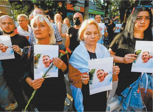  ?? Reuters / Gleb Garanich ?? Supporters of Vitaly Shishov attend a rally next to the Belarusian embassy in Ukraine to commemorat­e the activist, who was found hanged in a park near his home this week.