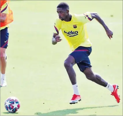  ??  ?? Ousmane Dembélé, en una imagen del entrenamie­nto de ayer en la Ciutat Esportiva Joan Gamper.