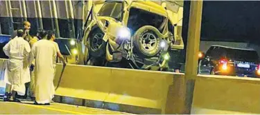  ?? ?? ↑
Police and rescue officials investigat­e the accident in Ras Al Khaimah.