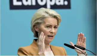  ?? ?? Ursula von der Leyen, la présidente de la Commission européenne, a annoncé sa candidatur­e à la réélection lundi après-midi.