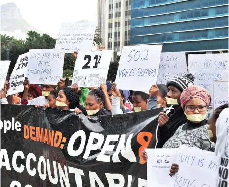  ?? PICTURE: BHEKI RADEBE ?? PEACEFUL PROTEST: Social Justice Coalition lead the march to the Civic Centre where they delivered 3 000 submission­s from people of Khayelitsh­a, demanding a proper water and sanitation.